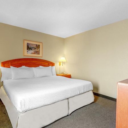 Days Inn By Wyndham Red Deer Esterno foto