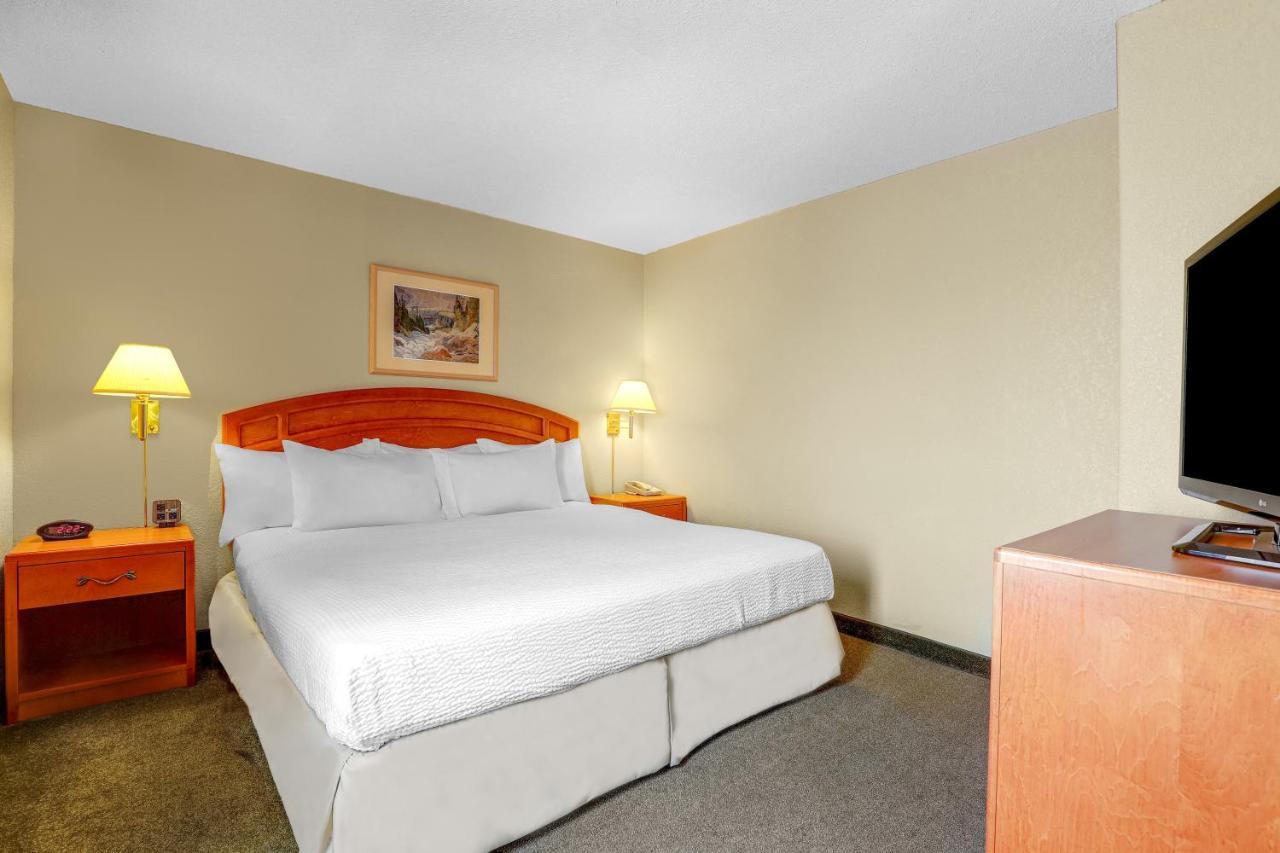 Days Inn By Wyndham Red Deer Esterno foto