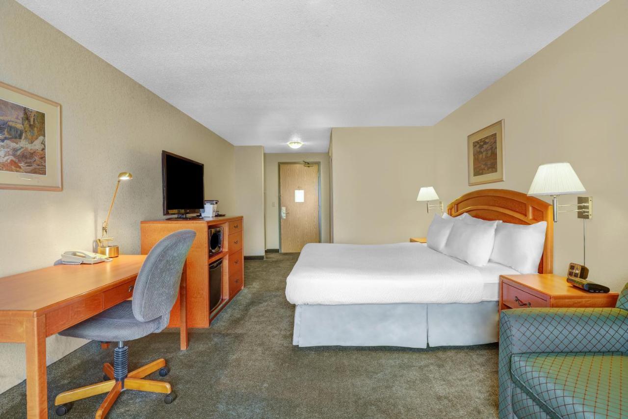 Days Inn By Wyndham Red Deer Esterno foto